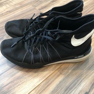 Black nike trainers